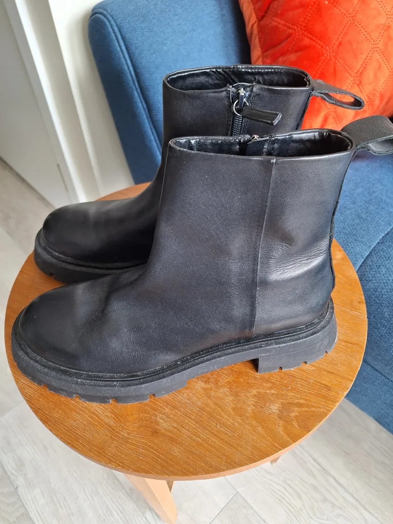 Zara Black Leather Ankle Boots sz40 EU image indicator(2)