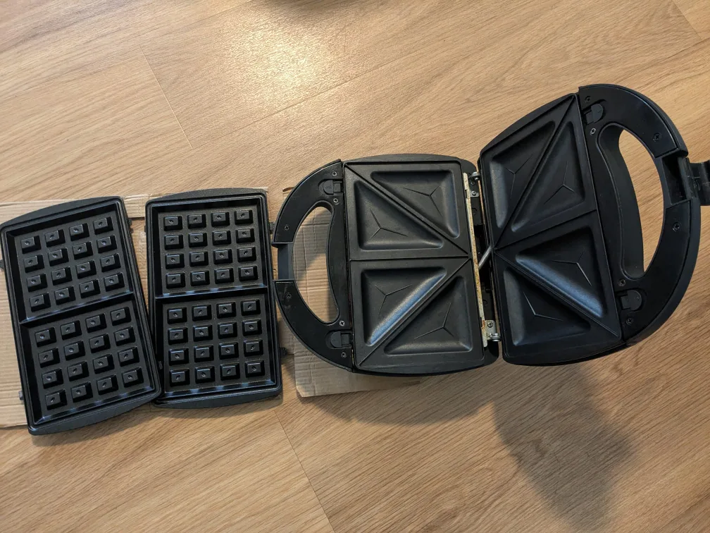 Salton 2-in-1 Sandwich, Waffle & Panini Maker image indicator(2)