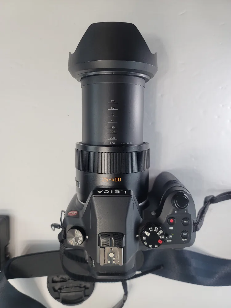 Leica V-Lux Typ 114 Digital Camera with Accessories image indicator(2)