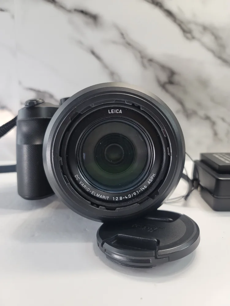 Leica V-Lux Typ 114 Digital Camera with Accessories image indicator(5)