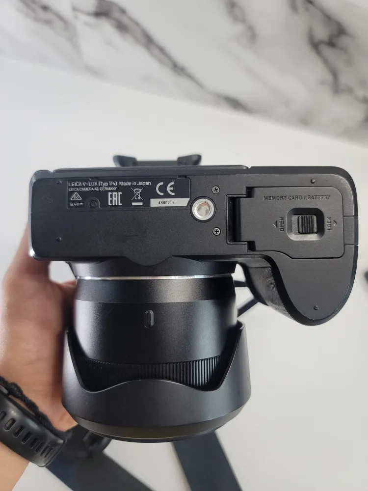 Leica V-Lux Typ 114 Digital Camera with Accessories image indicator(6)