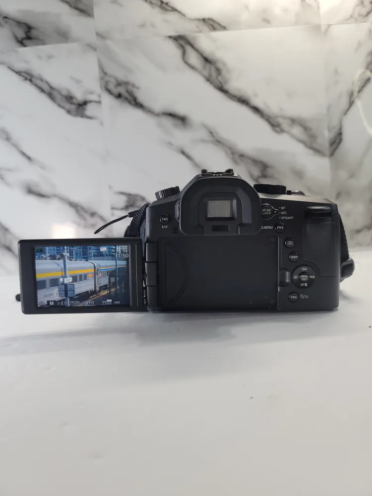 Leica V-Lux Typ 114 Digital Camera with Accessories image indicator(10)