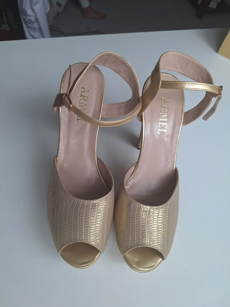 Gold Platform Heels - Size 9 image indicator(4)