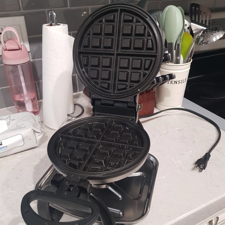 selling waffle maker (was $67)