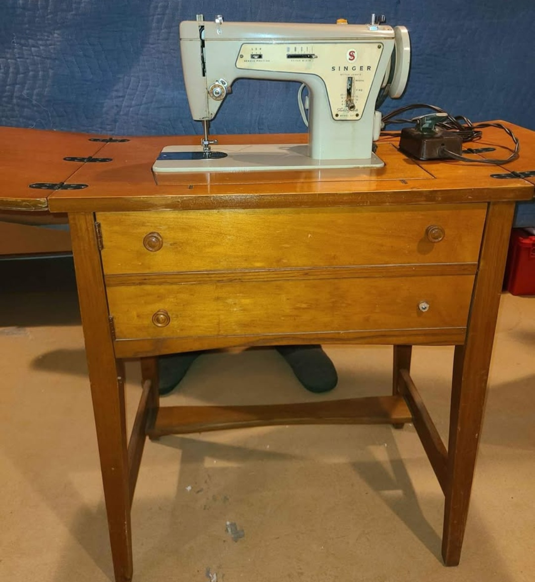 Vintage Singer Sewing Machine with Cabinet