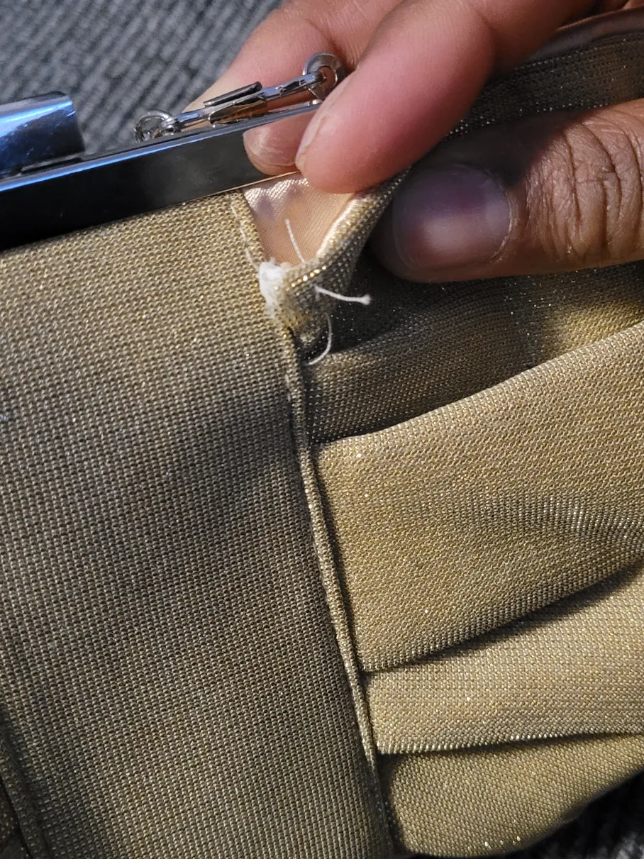 Champagne Bow Clutch image indicator(4)