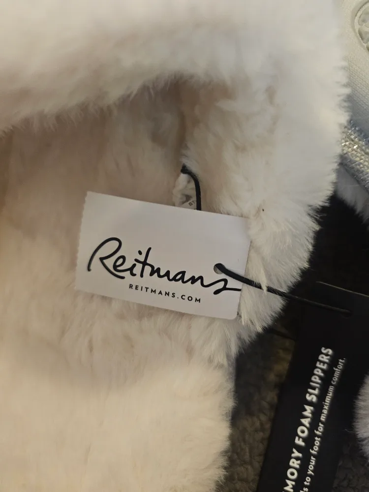 NWT Reitmans Women's Size Large Grey Memory Foam Slippers image indicator(2)