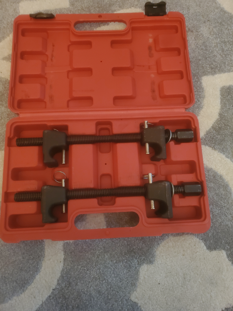 Spring compression tool