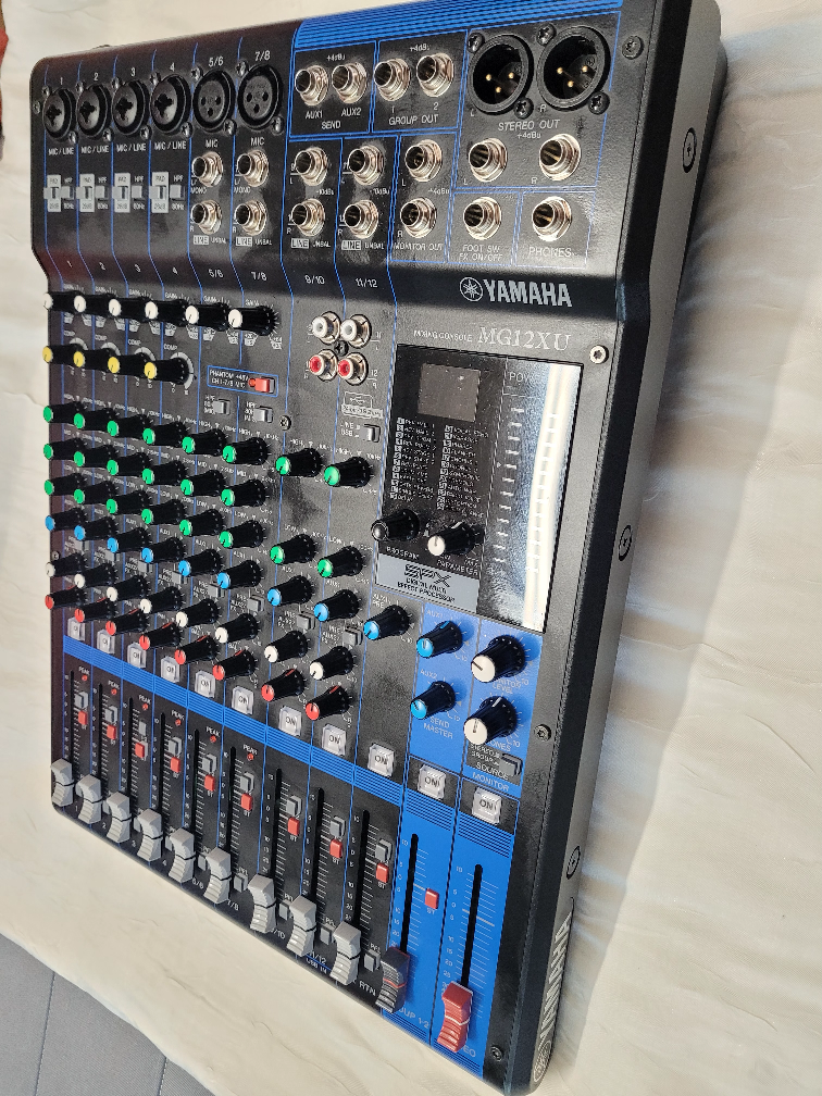 Yamaha MG12XU 12-Channel Mixer - photo 3