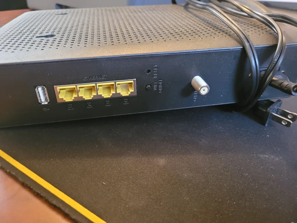 Technicolor DPC3848V DOCSIS 3.0 Wireless Residential Gateway image indicator(3)