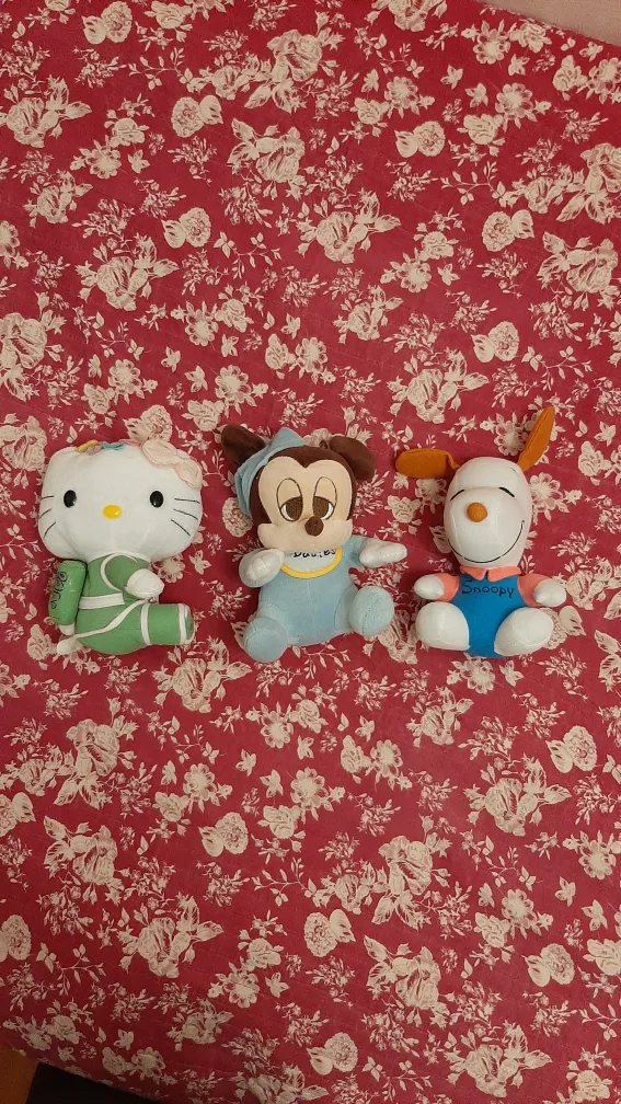 Collectible Plush Toy Set - Hello Kitty, Mickey Mouse, Snoopy image indicator(8)
