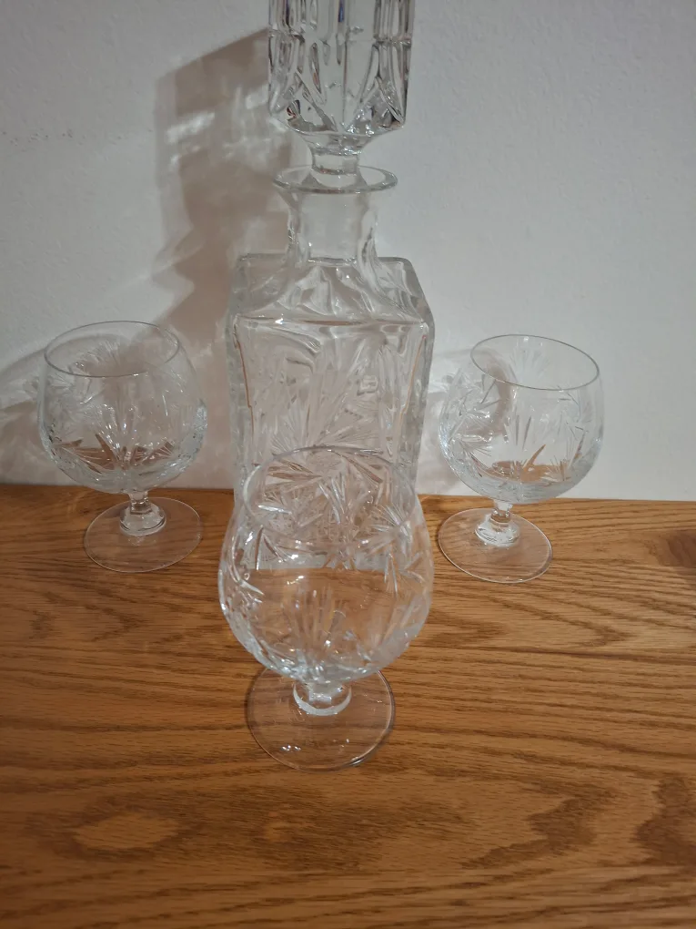 Vintage Crystal Decanter Set with Three Glasses image indicator(2)