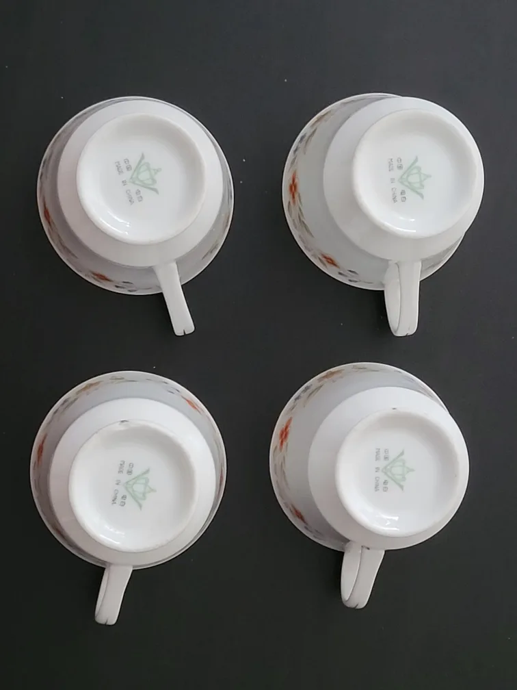 Set of Four Vintage Teacups Floral Design image indicator(2)