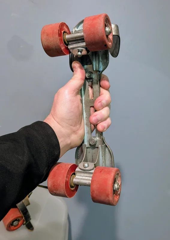 Vintage Model 24 Metal Adjustable Roller Skates image indicator(2)