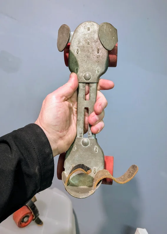 Vintage Model 24 Metal Adjustable Roller Skates image indicator(3)