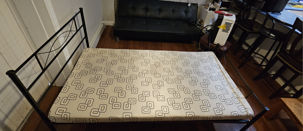 Twin size mattress with bedframe - photo 2