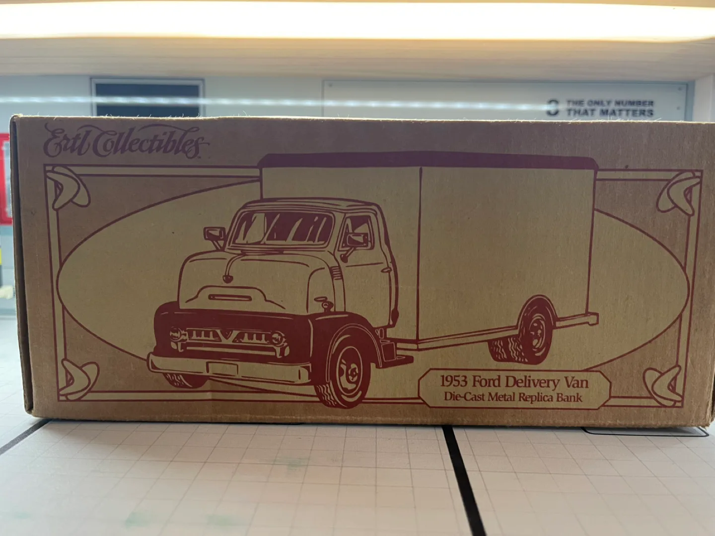 ERTL Collectibles 1953 Ford Delivery Van C-500 image indicator(4)