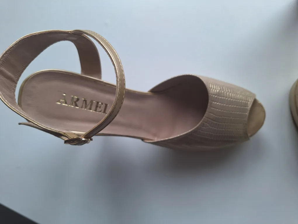 Gold Platform Heels - Size 9 image indicator(7)