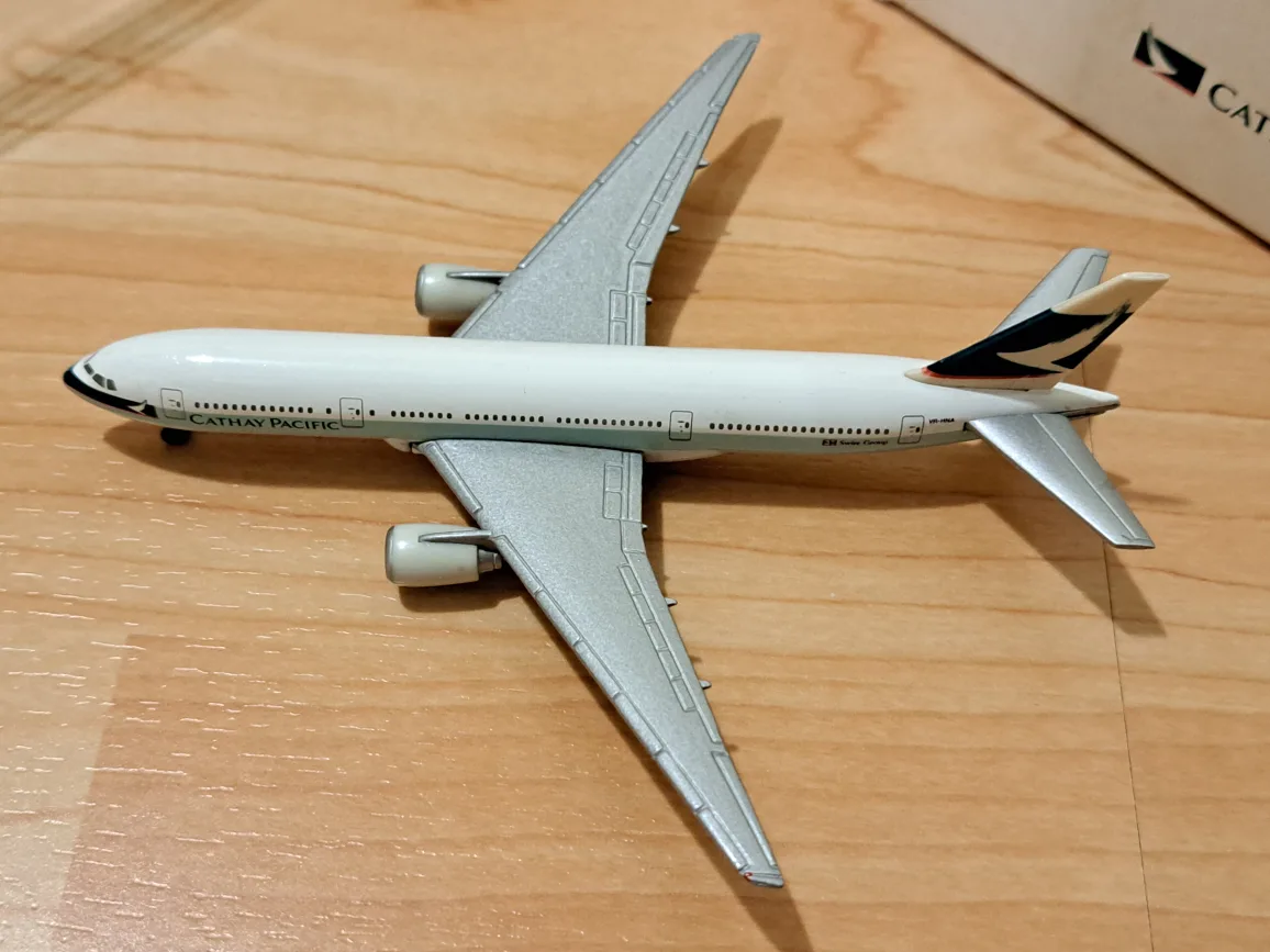 Cathay Pacific Boeing 777-200 Airplane Model 1:500 image indicator(6)