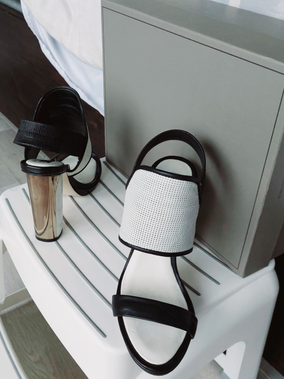BCBGMAXAZRIA Black and White Perforated Leather Heels - photo 2