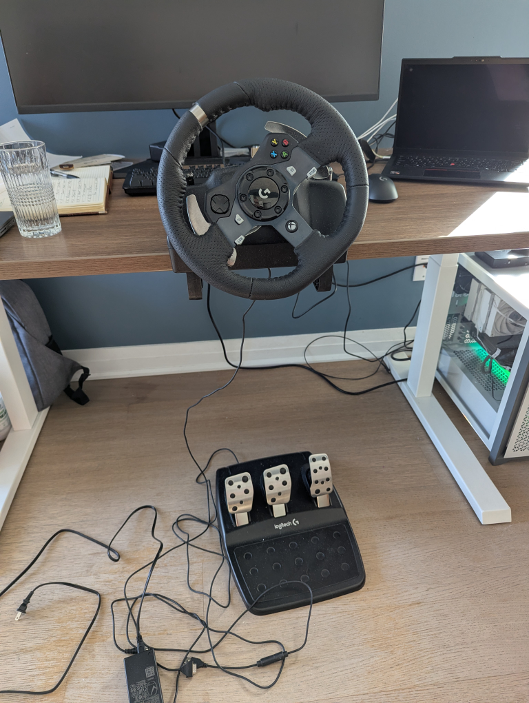 Logitech G923 Racing Wheel and Pedals for Xbox and PC - photo 2