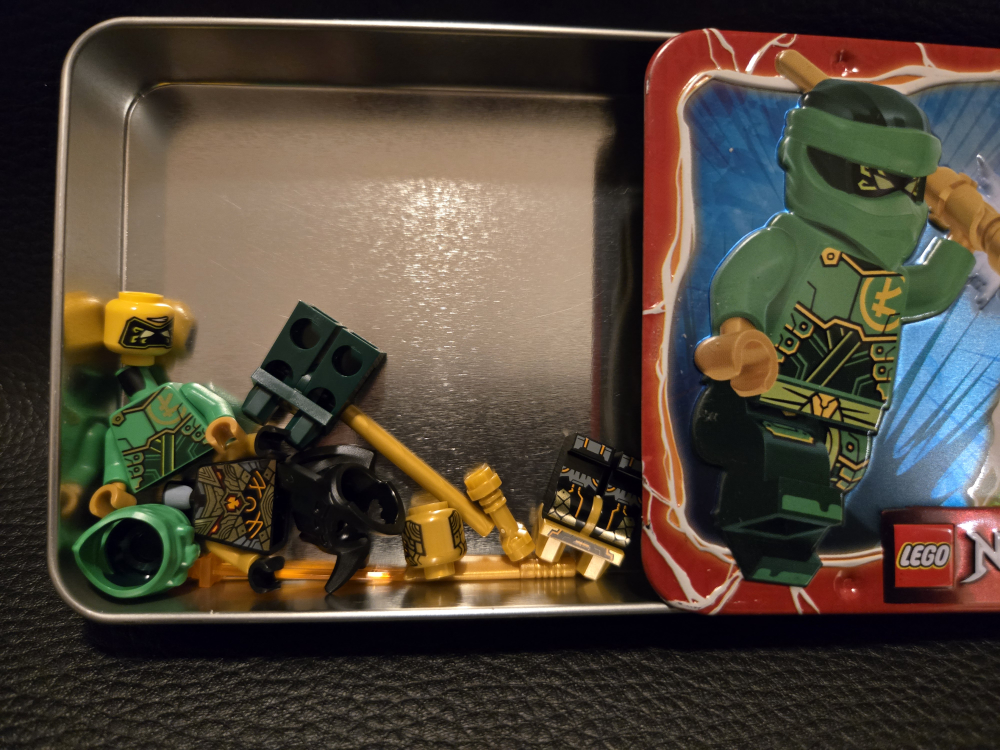 LEGO Ninjago Legacy Limited Edition Tin Box with Minifigures - photo 3