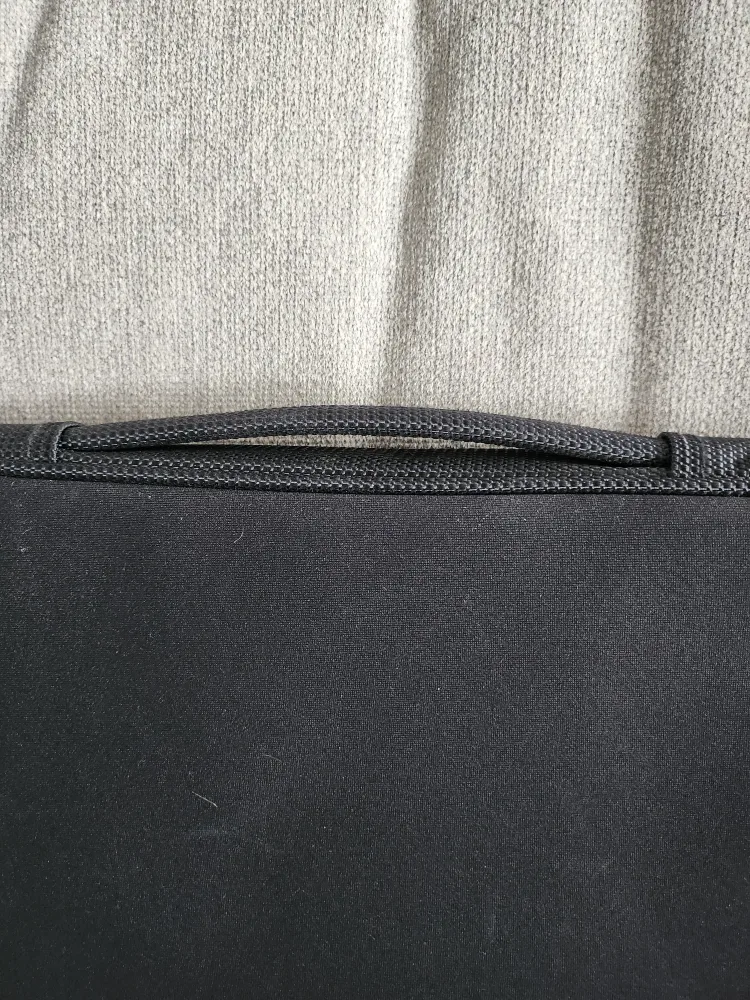 Belkin 17" Black Laptop Sleeve image indicator(4)