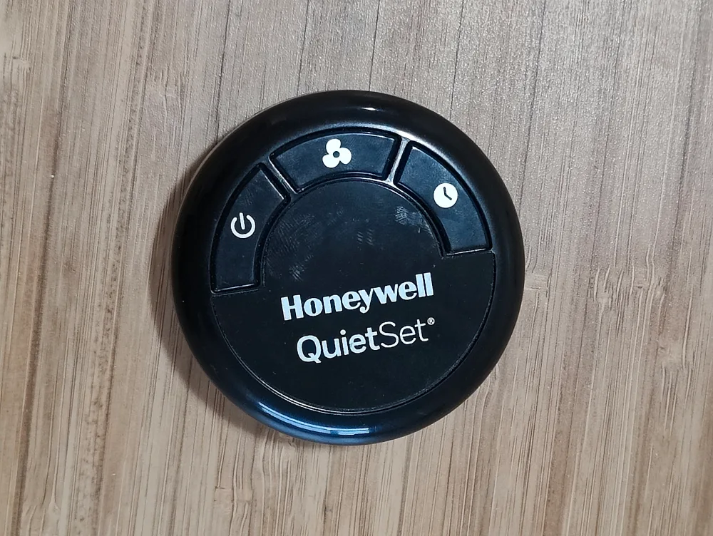 Honeywell QuietSet oscillating stand fan image indicator(3)