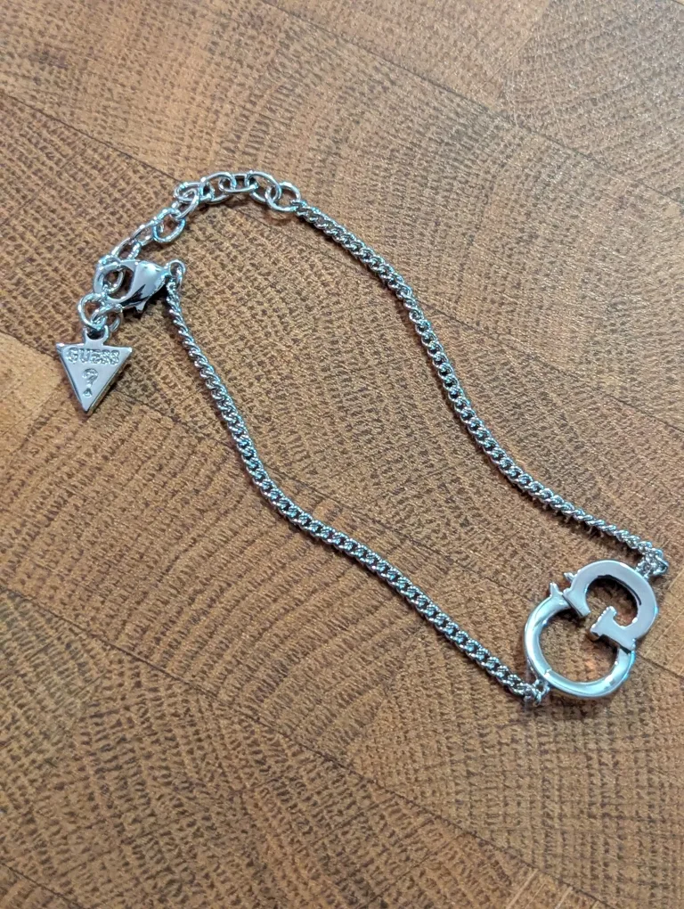 GUESS Silver Tone Necklace with Rhinestone Pendant image indicator(7)