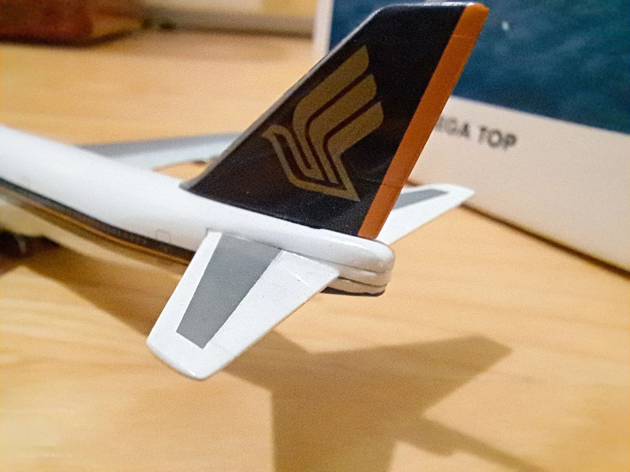 Singapore Airlines Boeing 747-400 Mega Top Diecast Model 1:500 image indicator(7)