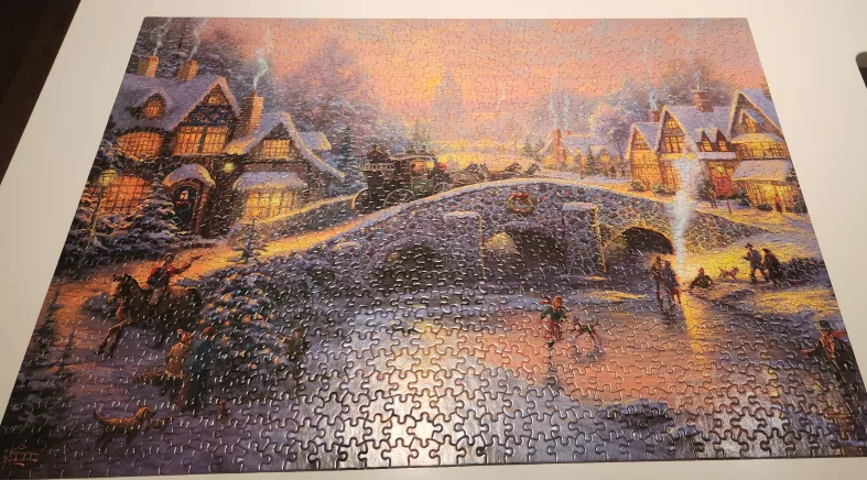 1000 Piece Puzzle - Holiday Village image indicator(2)