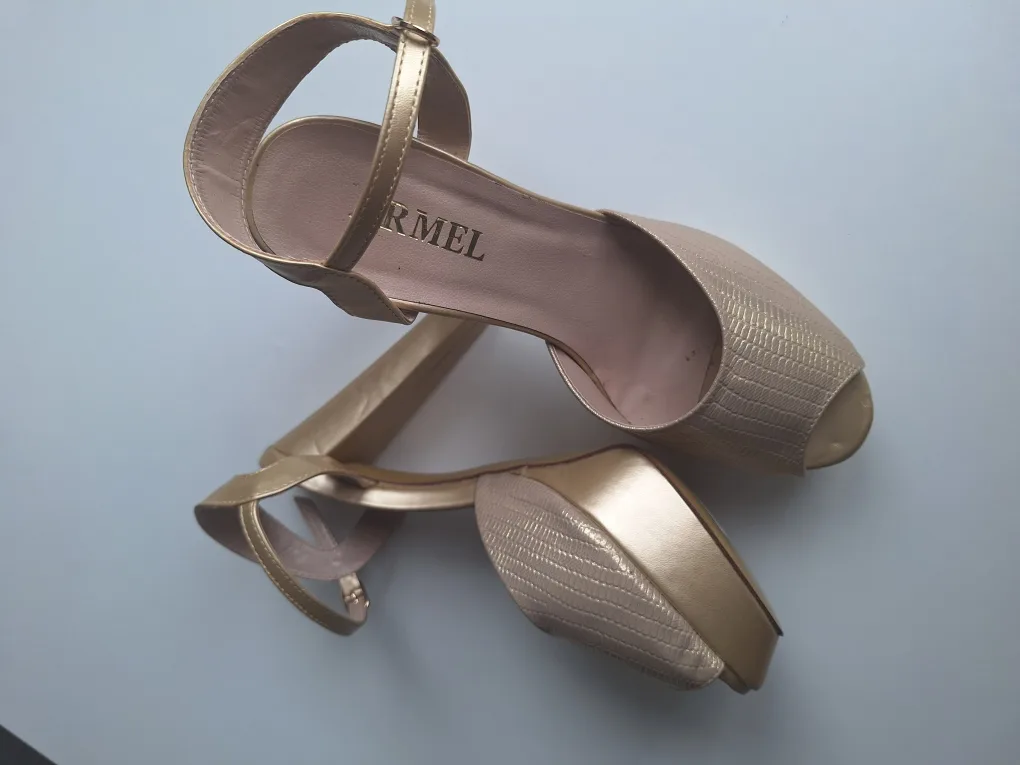 Gold Platform Heels - Size 9 image indicator(5)