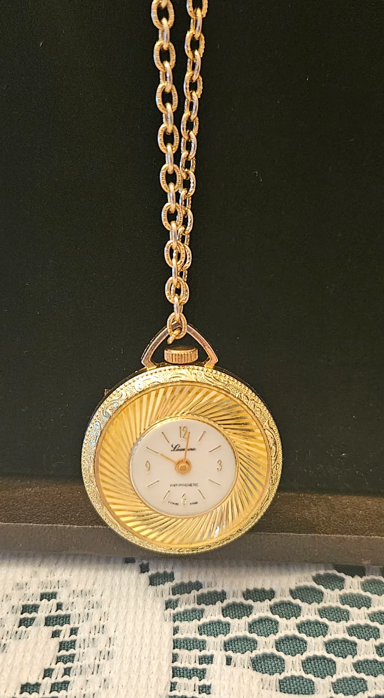 Elegant Vintage 'Lucerne' Women's Pocket Watch Pendant Necklace image indicator(2)