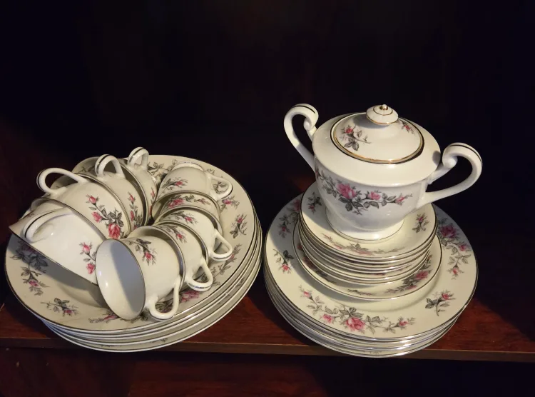 Vintage Some Casa Japan Tea Set - Roses image indicator(3)