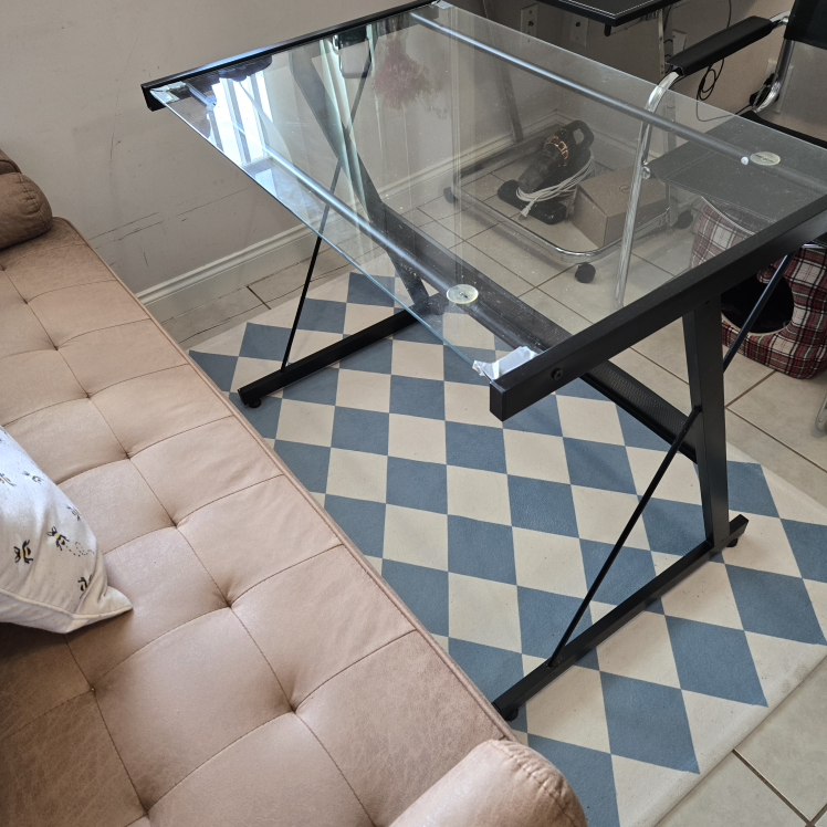 Glass top computer desk with a damage on one corner - photo 4