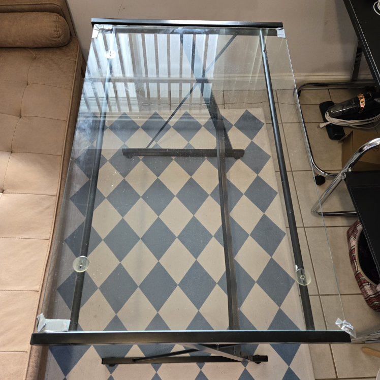 Glass top computer desk with a damage on one corner - photo 5