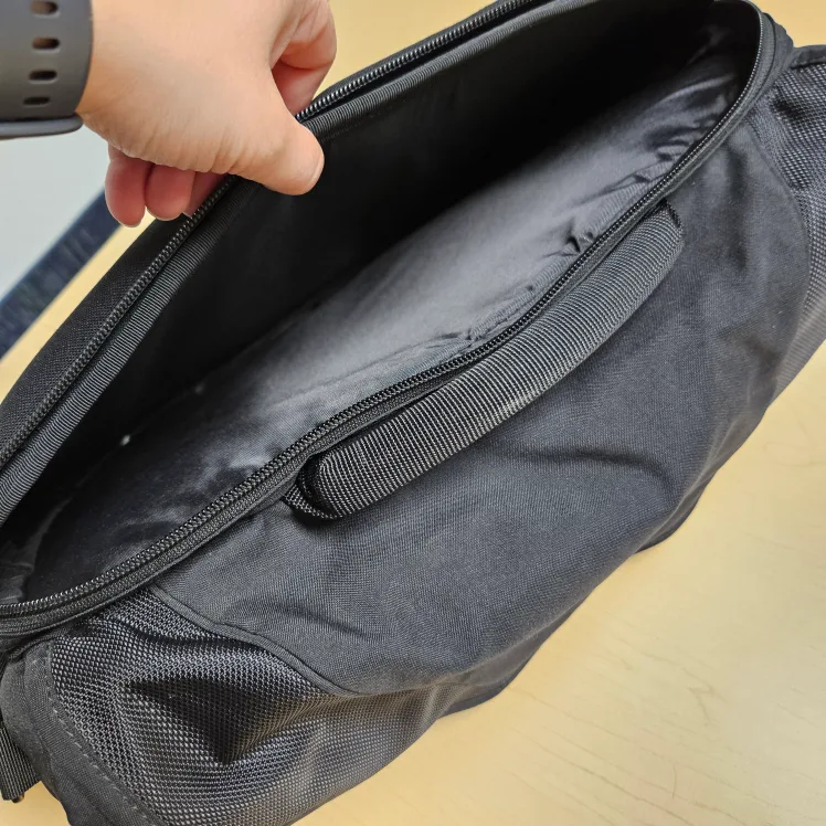 Victorinox Padded Messenger Laptop Bag #freecycle image indicator(5)