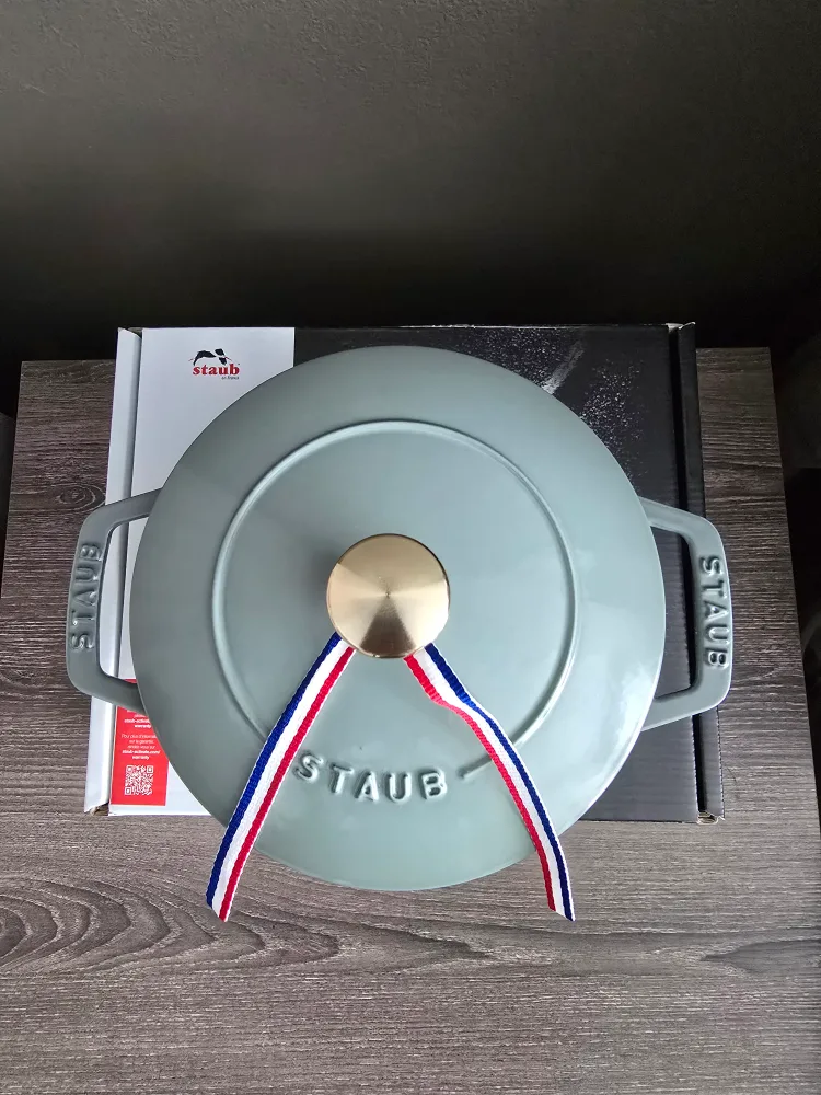 Staub Cocotte 18cm Round French Oven - Eucalyptus 1.6 liters image indicator(10)