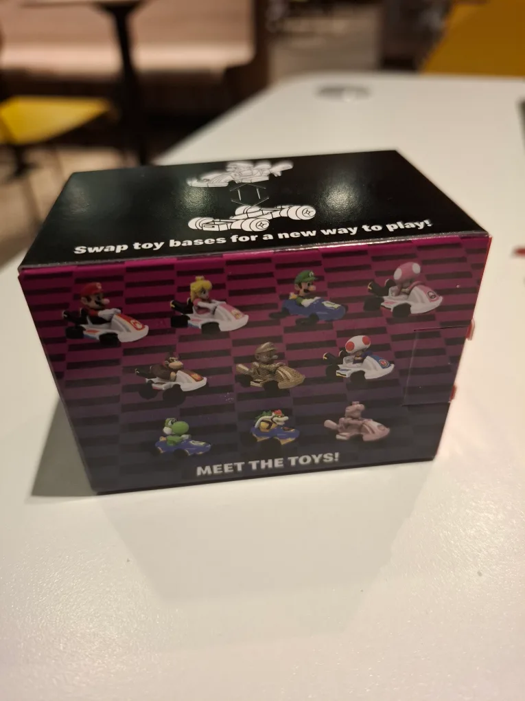 McDo Deluxe Gold Mario Kart Toy image indicator(3)
