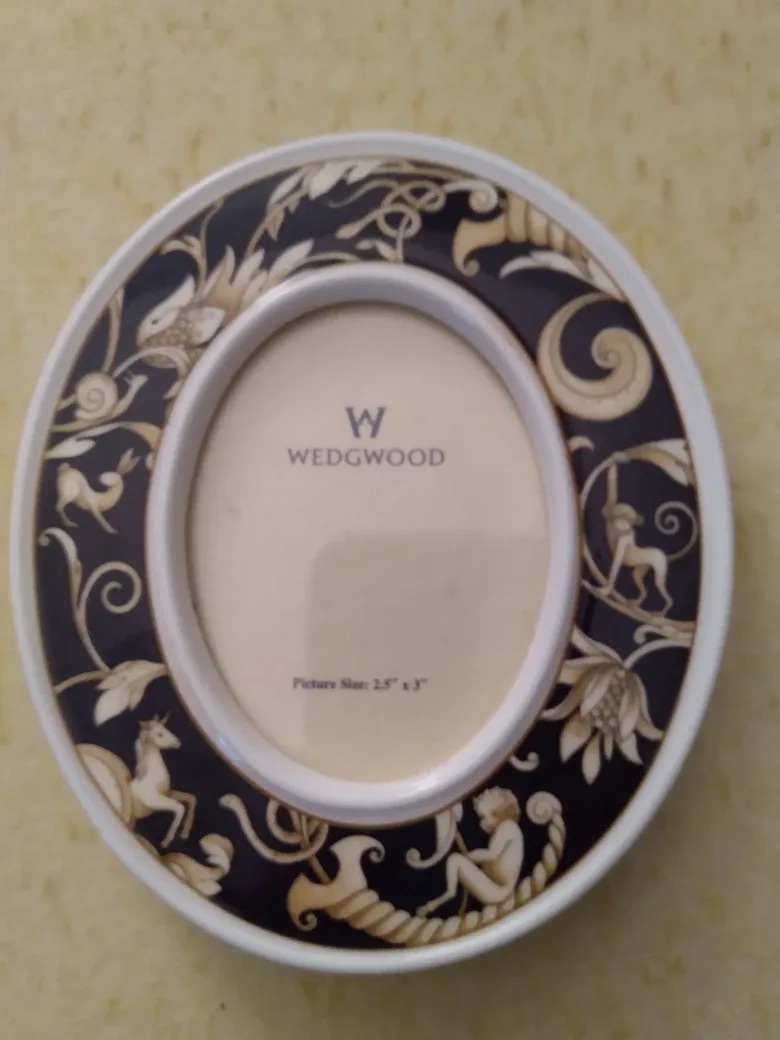 Wedgwood Oval Picture Frame thumbnail