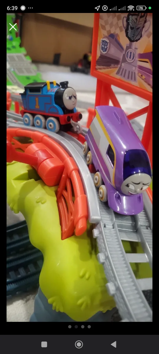 TrackMaster motorized railway set with Thomas and Violet image indicator(2)