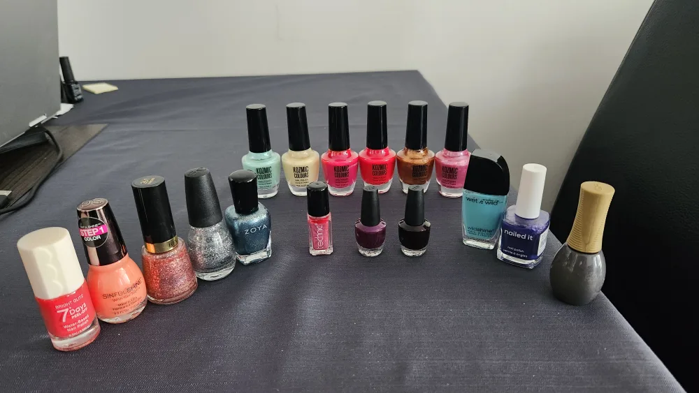 Bulk Nail Polish Lot - Various Brands & Colours image indicator(3)