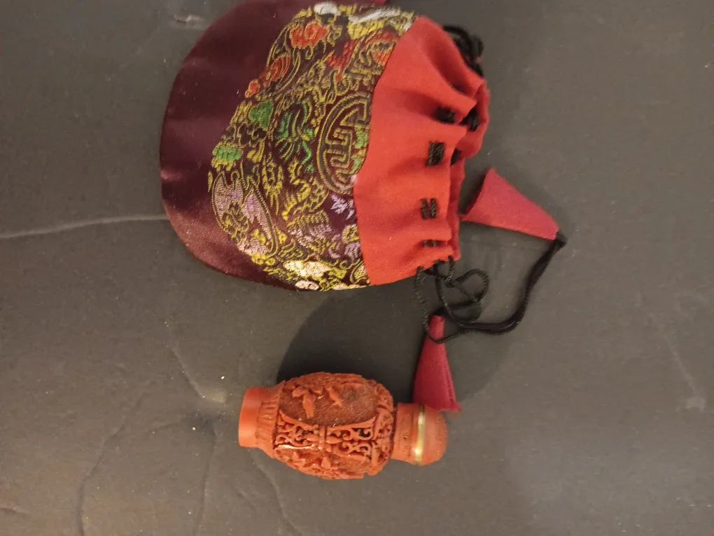 Vintage Chinese Carved Cinnabar Snuff Bottle with Pouch image indicator(3)