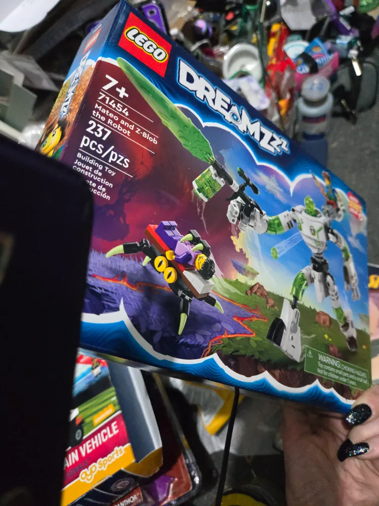 LEGO Marvel Spider-Man 76225, LEGO DREAMZ’Z 71454, & More! image indicator(3)