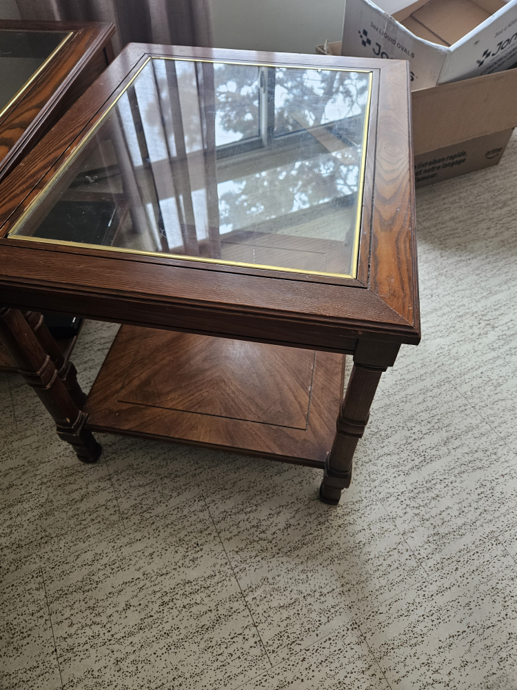 🧡 Pair of Vintage Wooden End Tables with Glass Tops