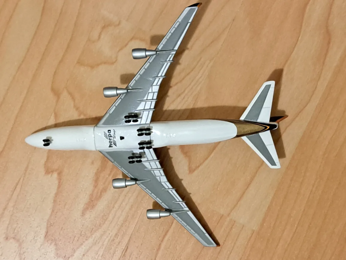 Singapore Airlines Boeing 747-400 Mega Top Diecast Model 1:500 image indicator(8)
