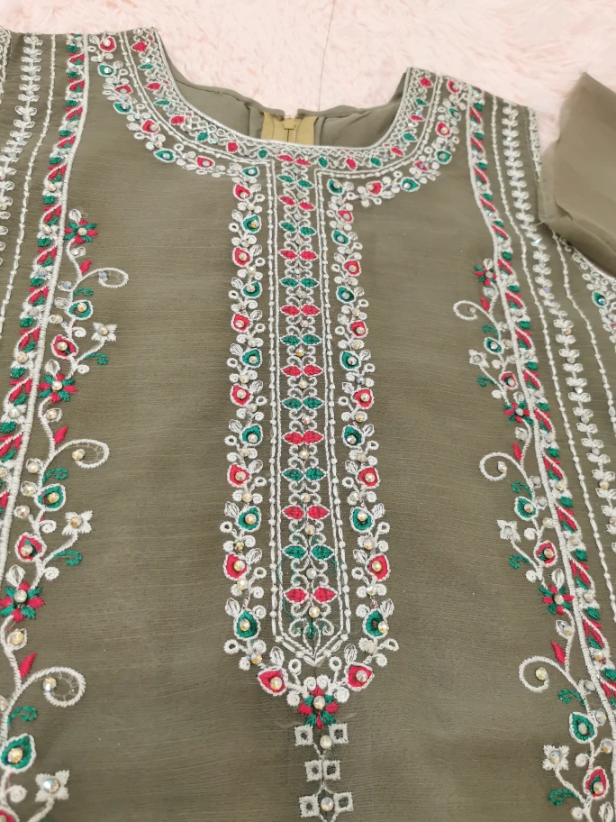 Zolo Club Girls' Embroidered 2-Piece Shalwar Kameez Suit - photo 5
