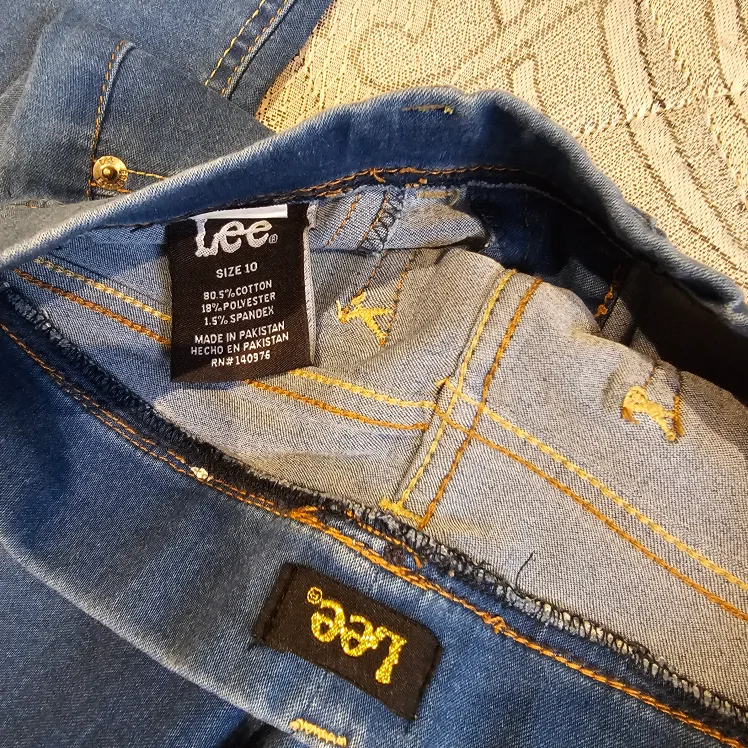 Lee Women's Size 10 Pull-On Jeans image indicator(3)