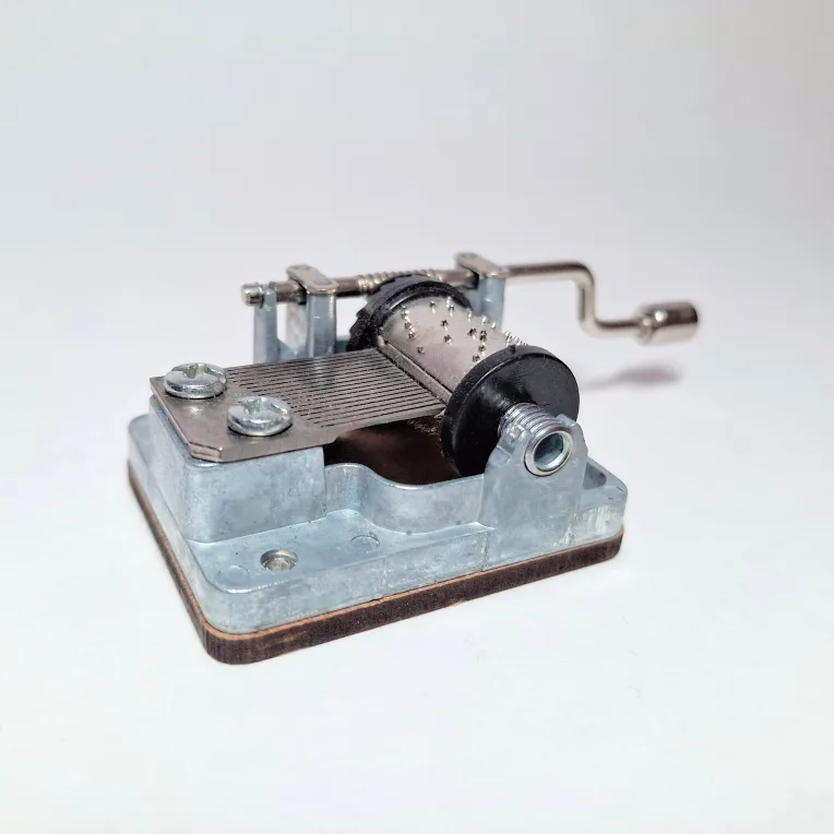 La Vie En Rose Music Box - Kikkerland image indicator(5)