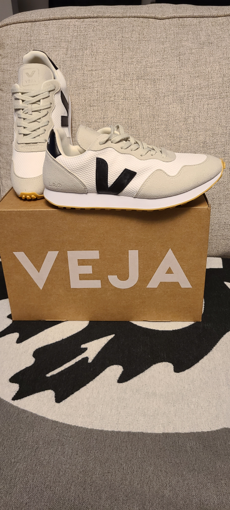 VEJA Sneakers - White/Black/Natural- size 9M - photo 2